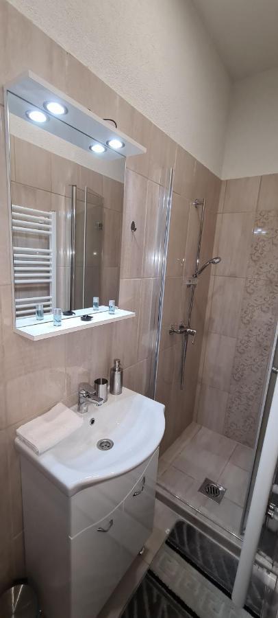 Rozsa Apartmanhaz Сегед Екстер'єр фото
