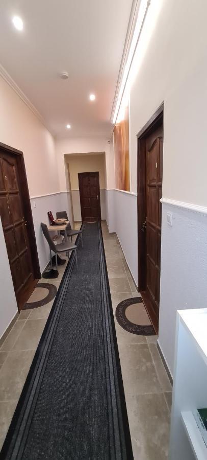 Rozsa Apartmanhaz Сегед Екстер'єр фото