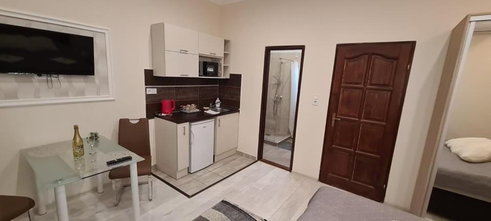 Rozsa Apartmanhaz Сегед Екстер'єр фото