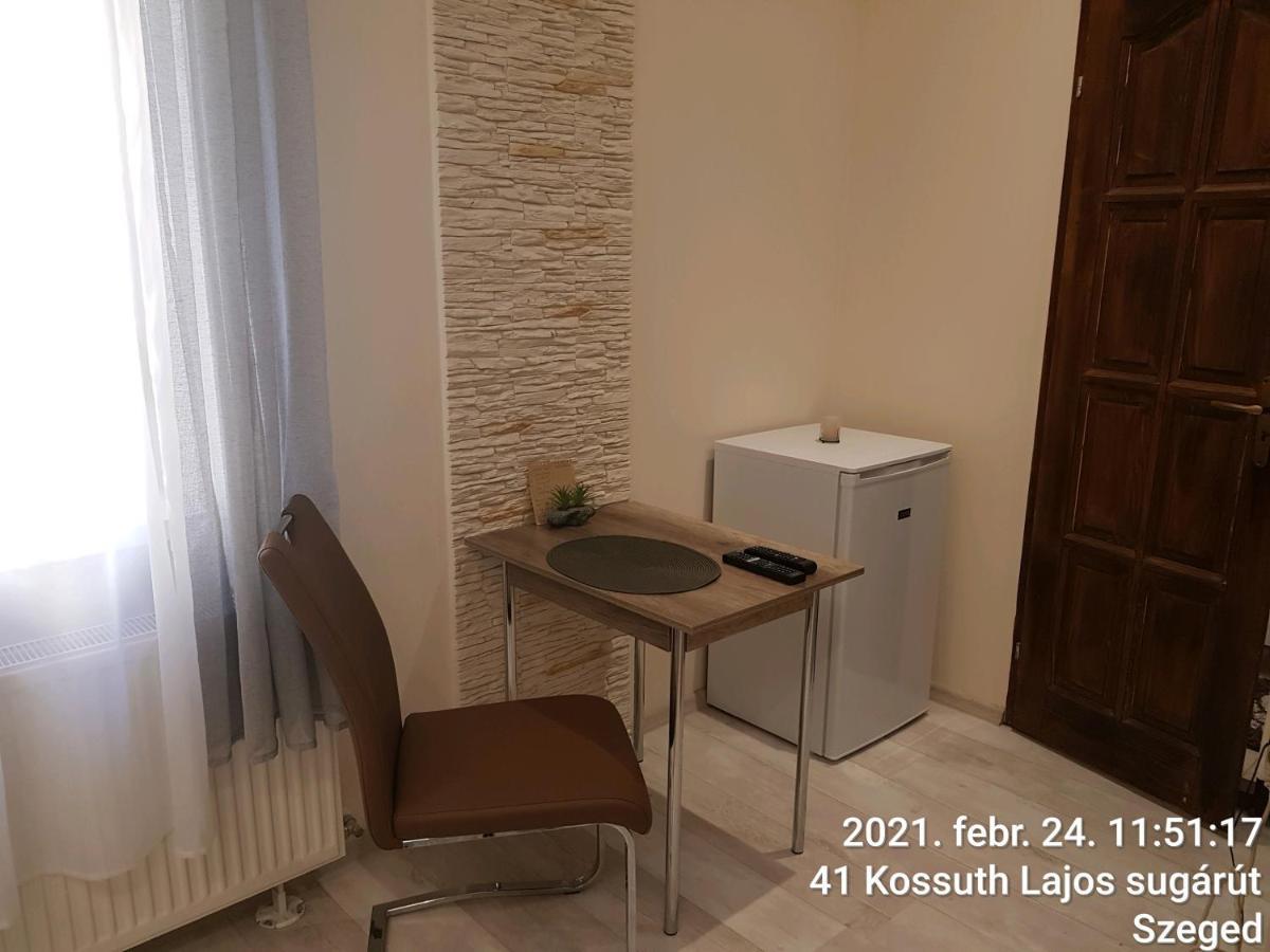 Rozsa Apartmanhaz Сегед Екстер'єр фото