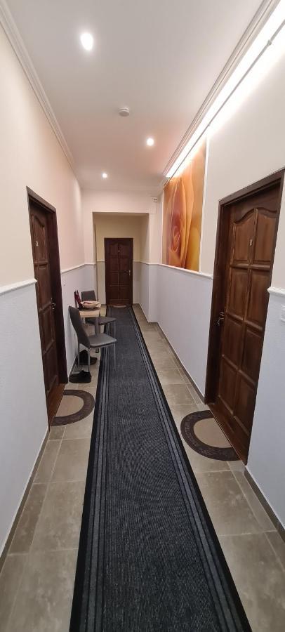 Rozsa Apartmanhaz Сегед Екстер'єр фото