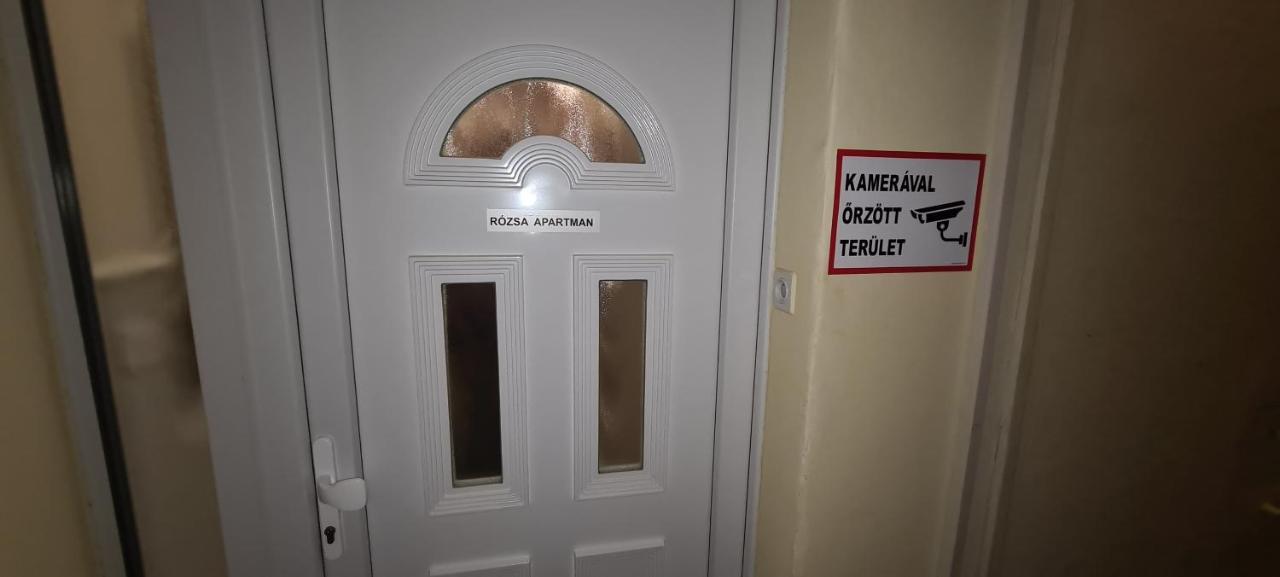 Rozsa Apartmanhaz Сегед Екстер'єр фото