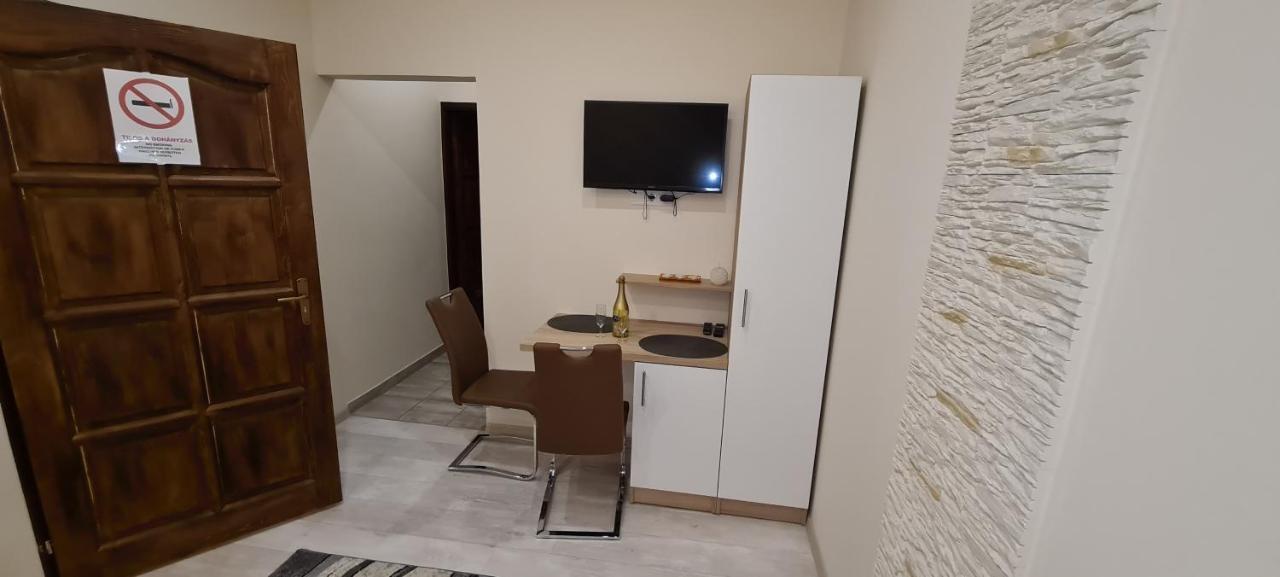 Rozsa Apartmanhaz Сегед Екстер'єр фото