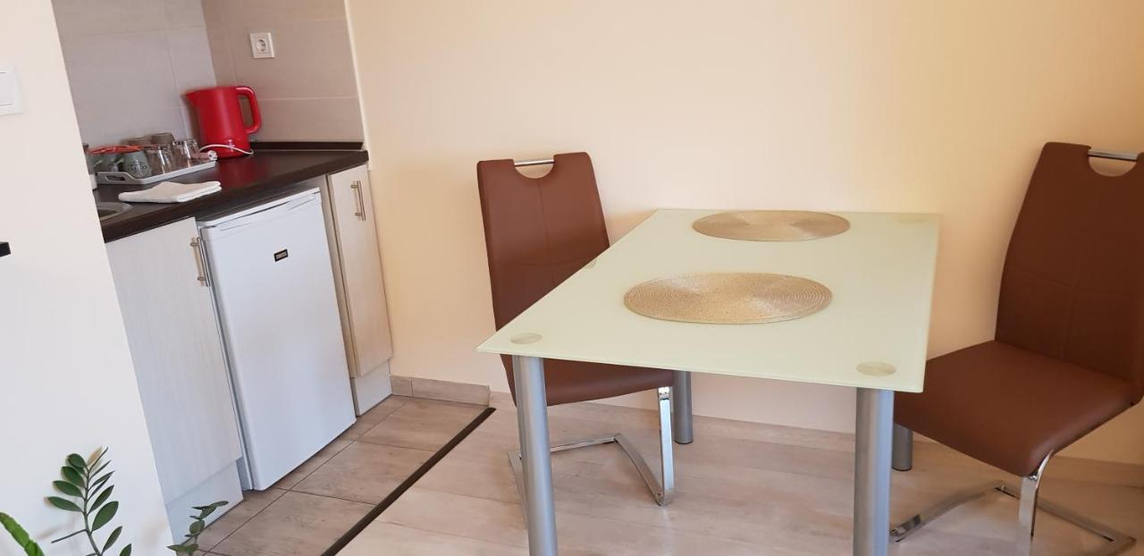 Rozsa Apartmanhaz Сегед Екстер'єр фото