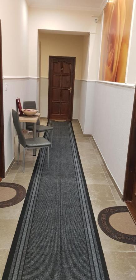 Rozsa Apartmanhaz Сегед Екстер'єр фото