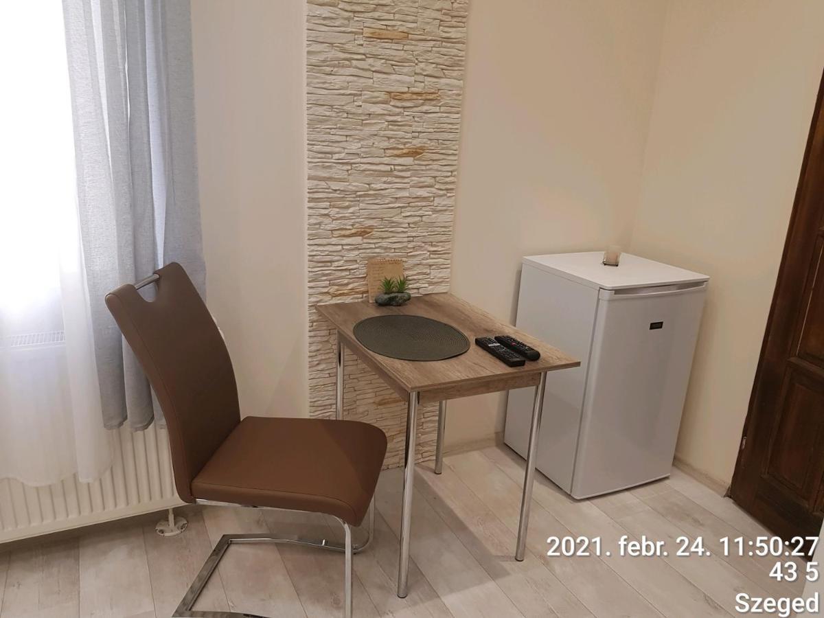 Rozsa Apartmanhaz Сегед Екстер'єр фото
