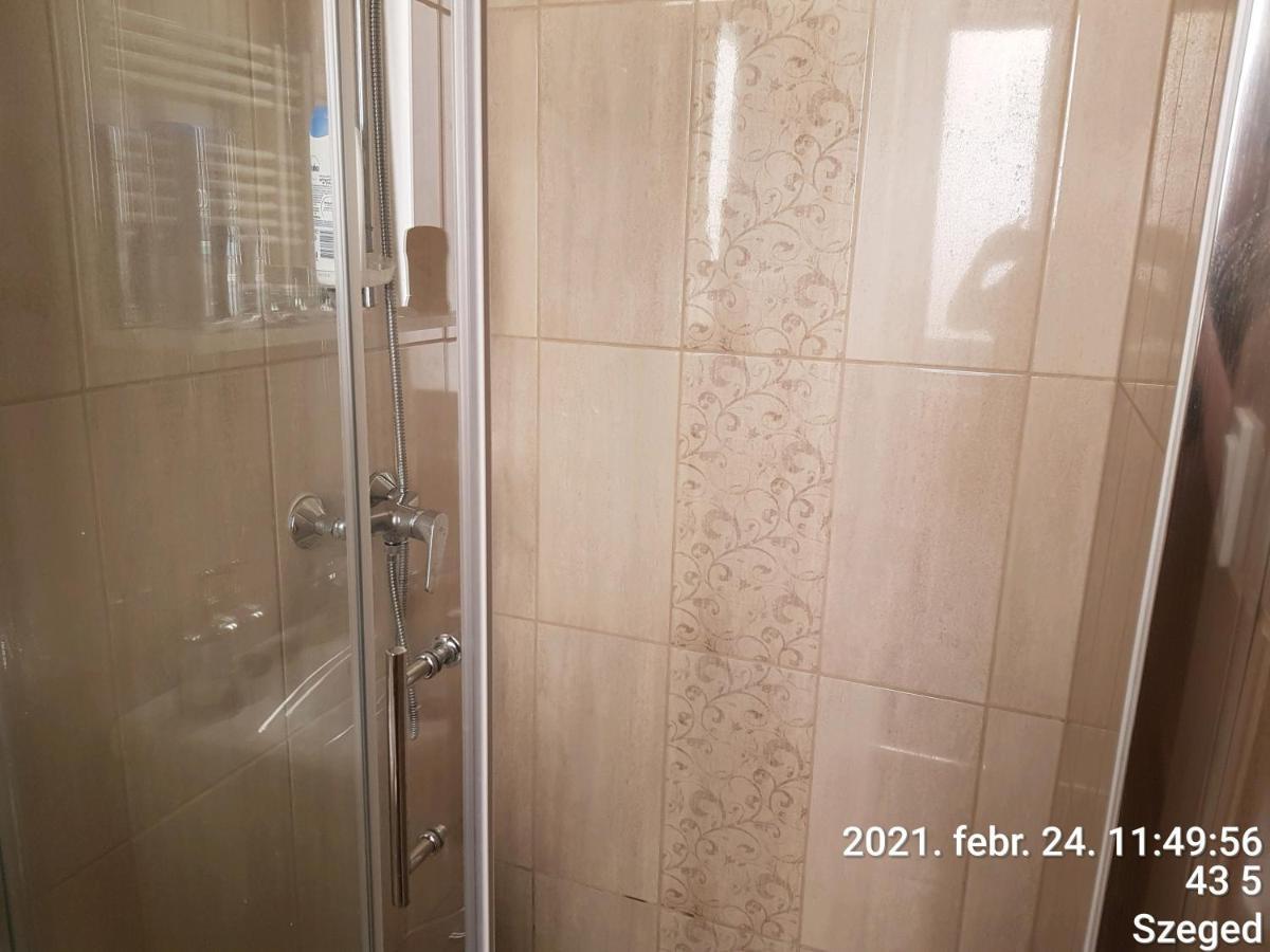 Rozsa Apartmanhaz Сегед Екстер'єр фото