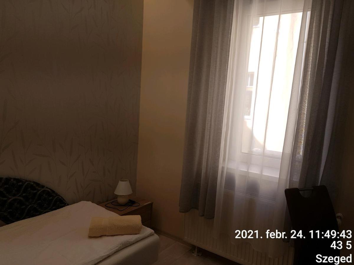 Rozsa Apartmanhaz Сегед Екстер'єр фото