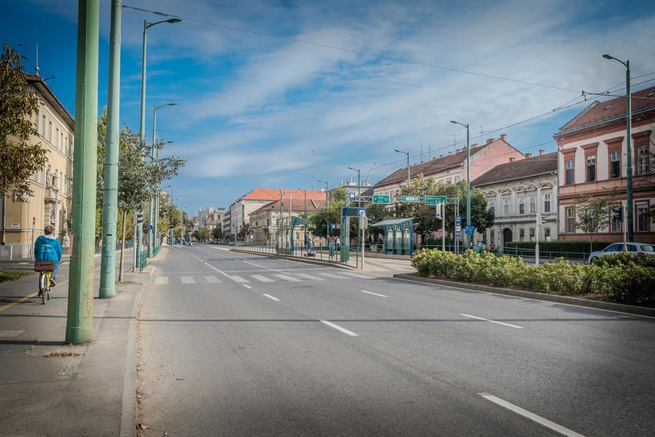 Rozsa Apartmanhaz Сегед Екстер'єр фото