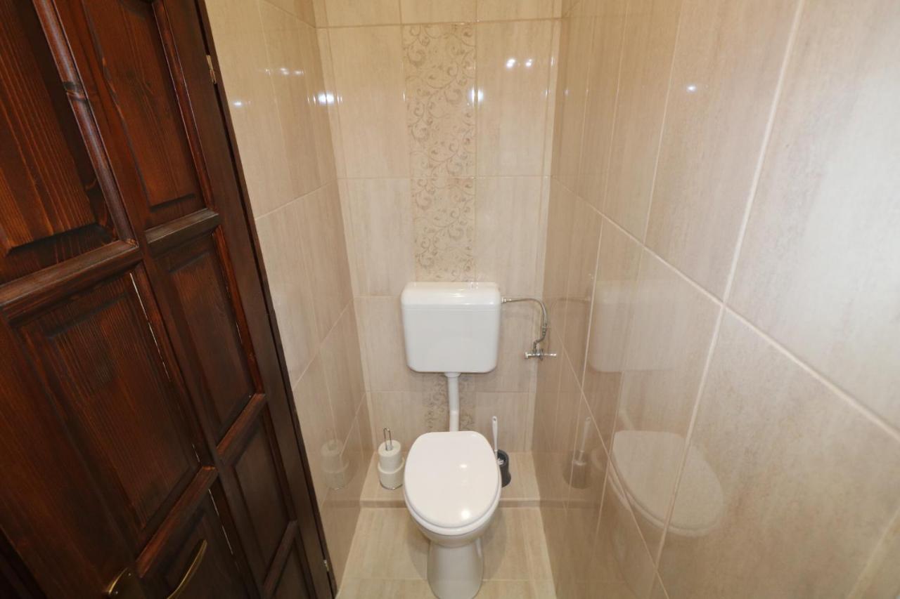 Rozsa Apartmanhaz Сегед Екстер'єр фото