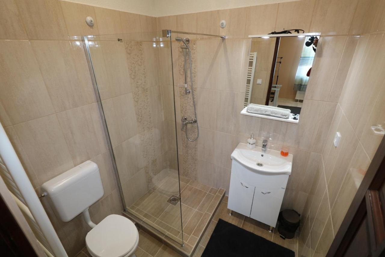 Rozsa Apartmanhaz Сегед Екстер'єр фото